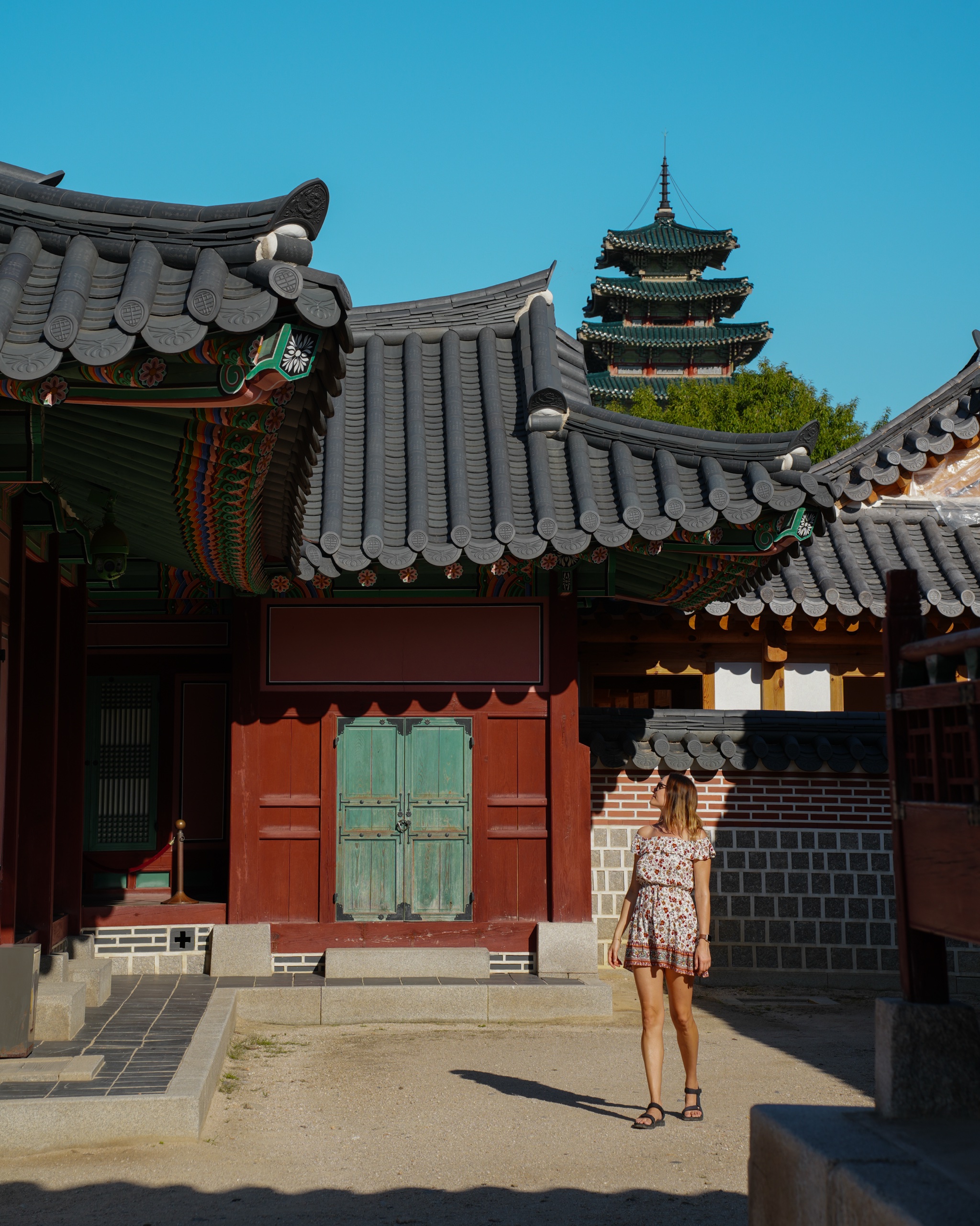 Polina in front of a Gyeongbokgung palace hall with a five-story pagoda behind it